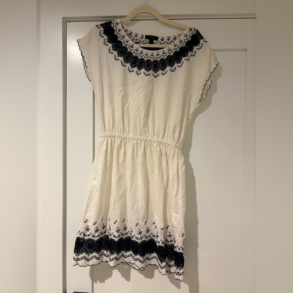 Jcrew Embroidered Waist-Defined Dress with navy Detailing - size 6